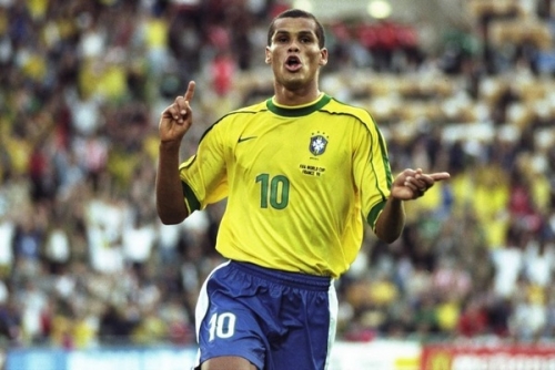 了手伤对他 了手伤对他