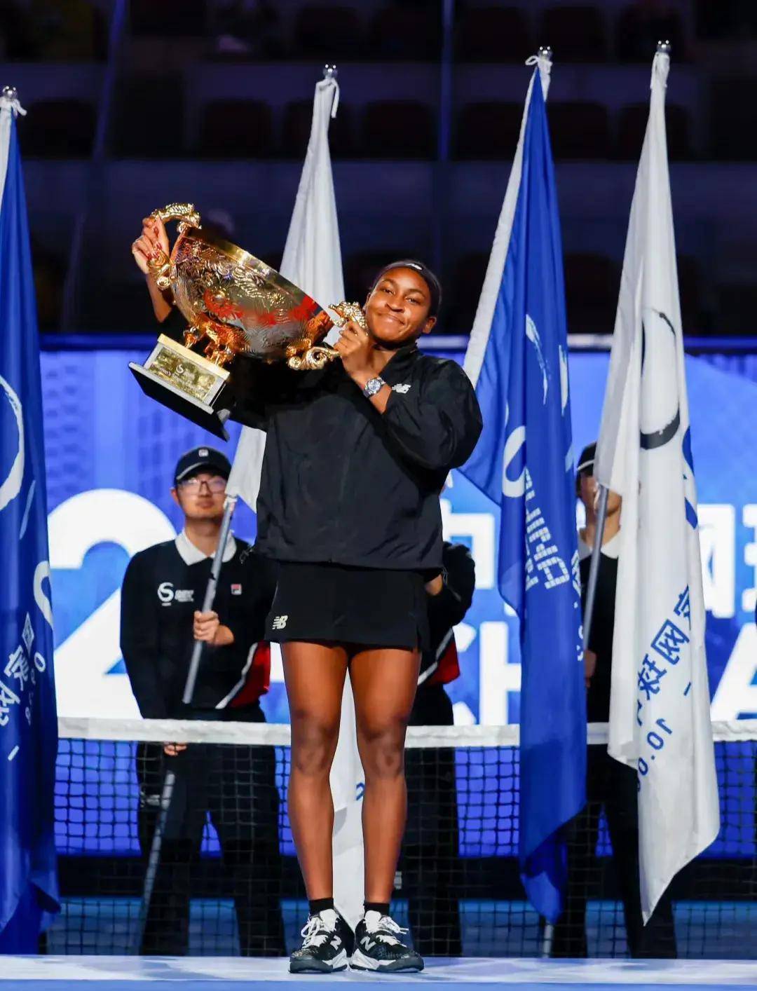 不仅凭借自 不仅凭借自